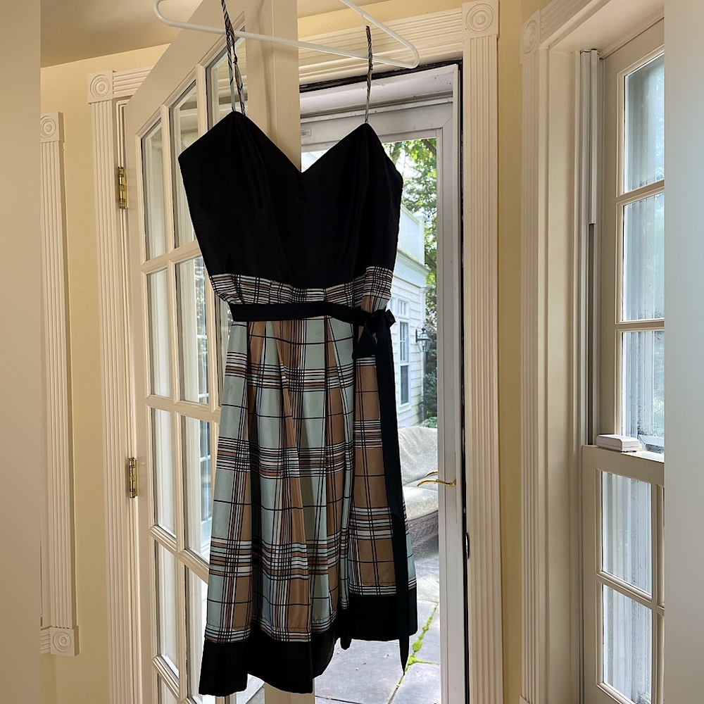 BCBG Maxazria, Sz 10, dress. Perfect for work or casual events!